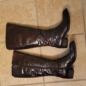 Born leather boots